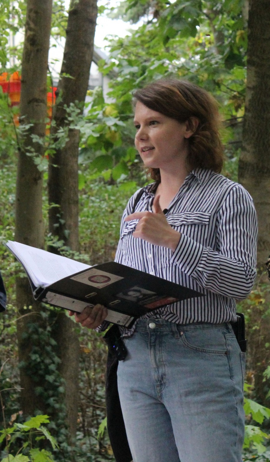 Trille Schünke-Bettinger bei einer Stadtführung. (Foto: Berliner VVN-BdA)