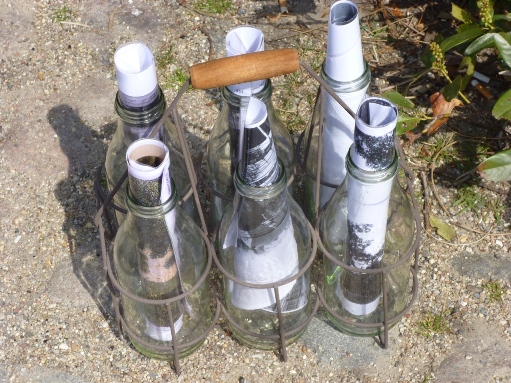 Historisches Set aus Milchflaschen im Sechserträger (Bild: Mitte Museum)